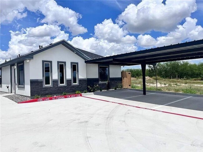 Building Photo - 2 Bedroom Duplex in Mission