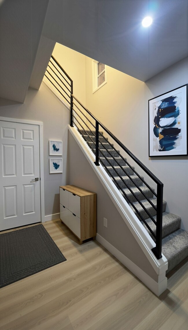 Building Photo - 118 E 35th St