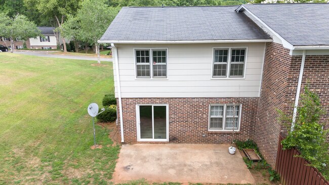 Building Photo - 118 Fernridge Dr