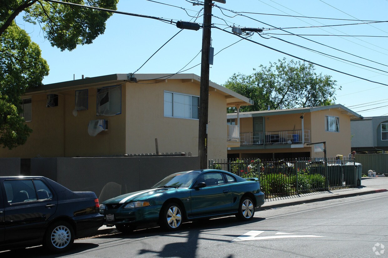 Foto del edificio - Virginia Lane Flats