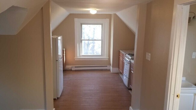 Building Photo - 36 Hooker Ave