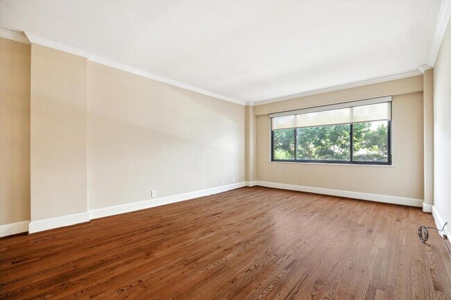 Building Photo - 1400 Hermann Dr