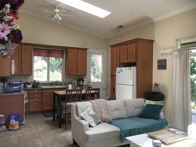 Foto del edificio - 12743 Larchmont St