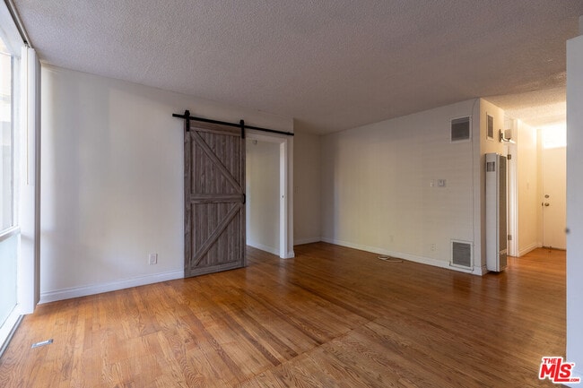 Building Photo - 11131 Rose Ave