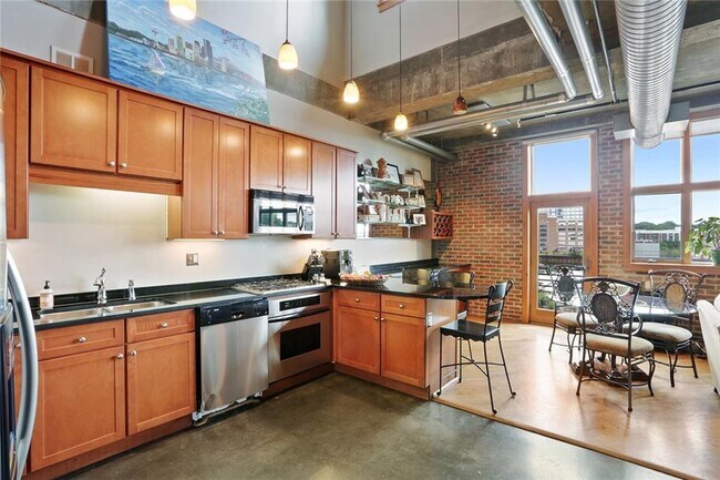 Building Photo - 640 Glen Iris Dr NE