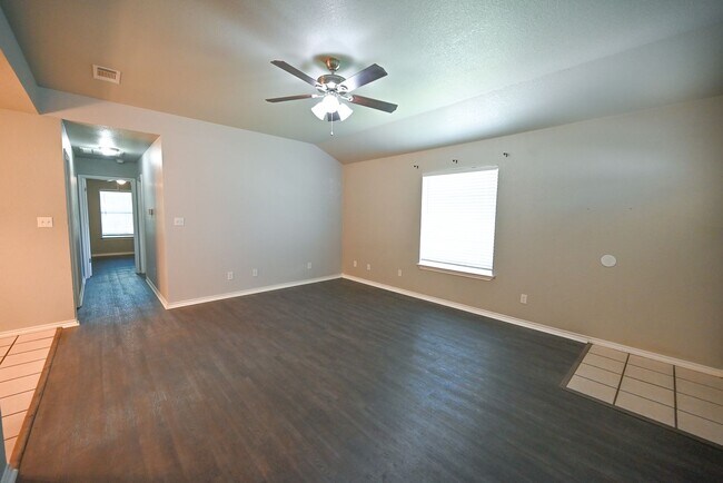 Foto del edificio - 2 Bed, 2 Bath Duplex Decatur TX