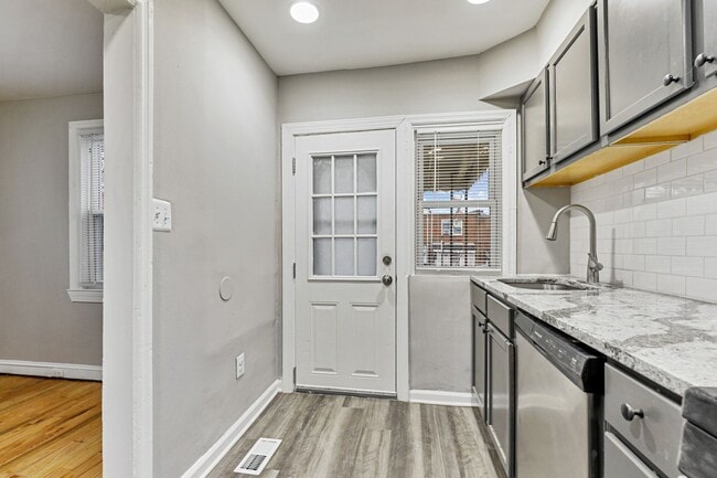 Building Photo - Finished Basement & Fenced Backyard!
