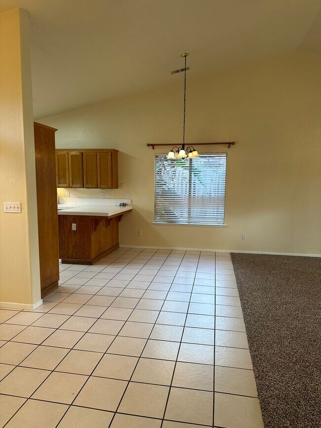 Building Photo - 3/2 Granville in NW Fresno. 3 car garage a...