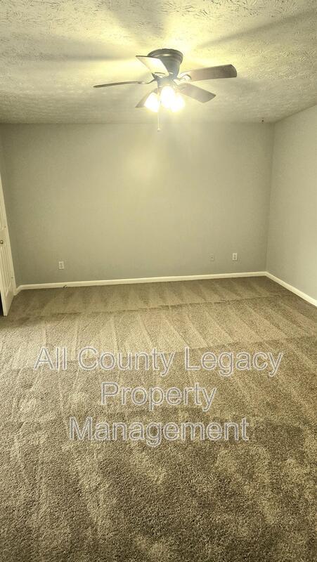 Foto del edificio - 700 Rosehip Ln