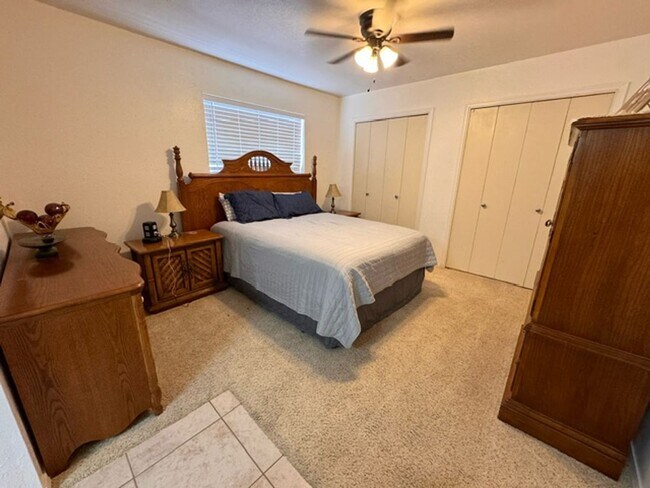Building Photo - Beautiful fully furnished property with se...