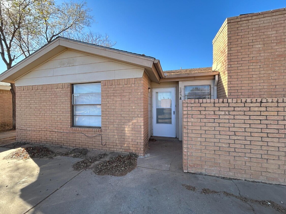 Primary Photo - 125 N Troy Ave