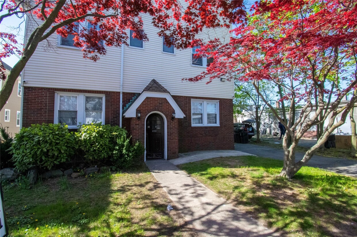 Foto principal - 840 Seaman Ave