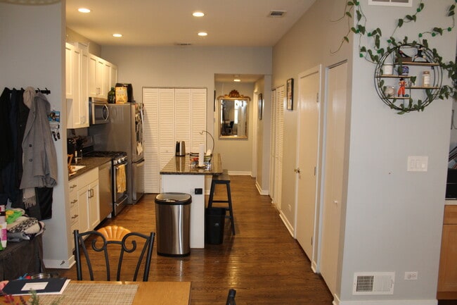 Photo - 946 W Fry St Apartment