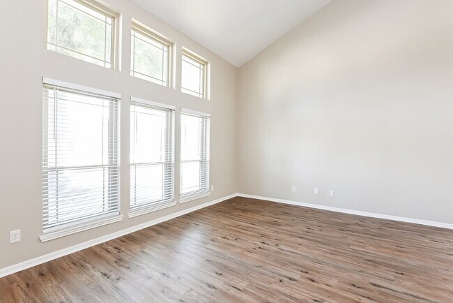 Foto del edificio - 2511 Owens Cross Dr