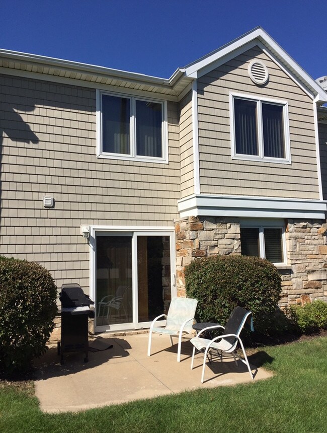 Building Photo - 811 Burr Oaks Dr