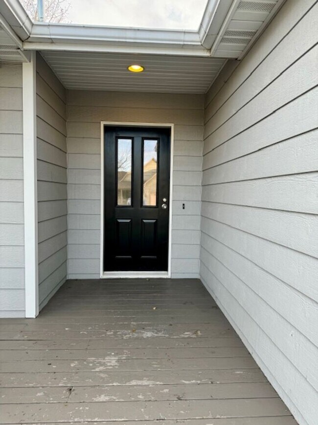 Foto del edificio - 3 Bedrooms 2 Bathrooms House - Centrally L...