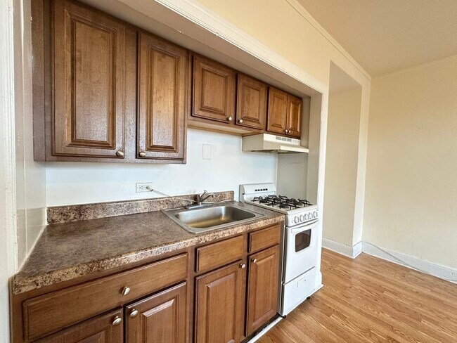 Foto del edificio - 3335 W Diversey Ave