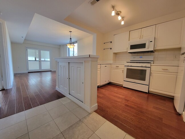 Building Photo - 1BR Condo Two Blocks from Ballston Metro