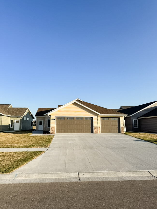 Building Photo - Legacy Park Homes