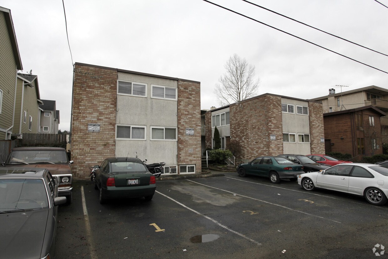 Building Photo - 12025 32nd Ave NE