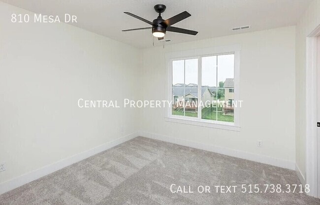 Building Photo - 810 SE Mesa Dr