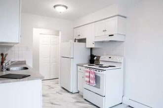 Building Photo - White Oak Apartments