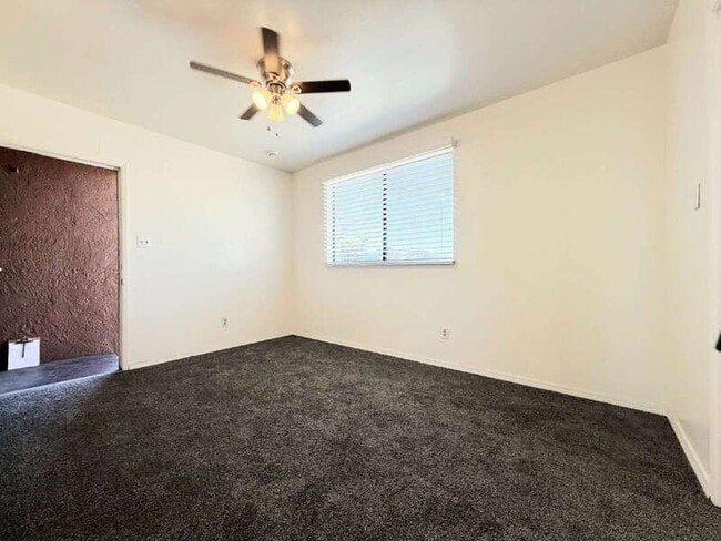 Foto del edificio - 2442 1/2 Pomeroy Avenue