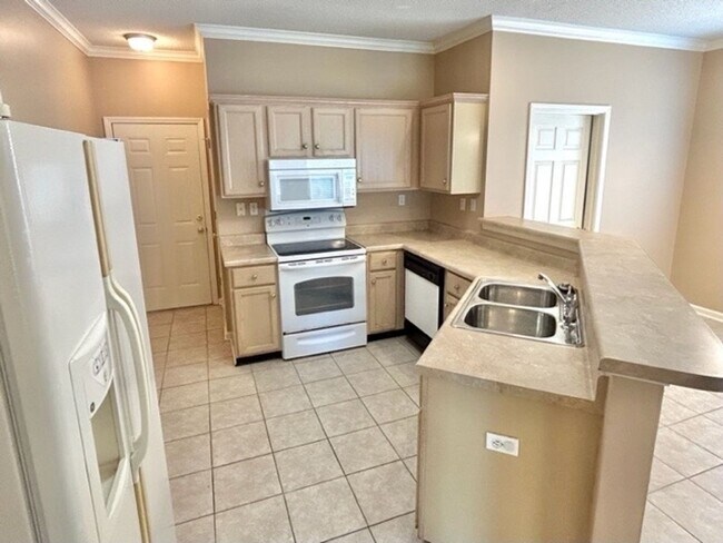 Building Photo - 8611 High Cotton Cove