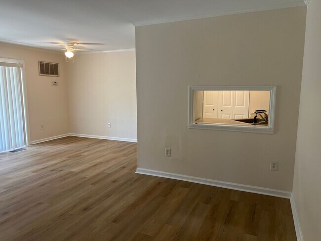 Foto del edificio - First Floor Forest Gardens - Walk to Beach!