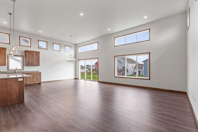 Foto del edificio - 4-bedroom, 3-bathroom West Fargo Single-Family Home w/ 2 Stall Garage