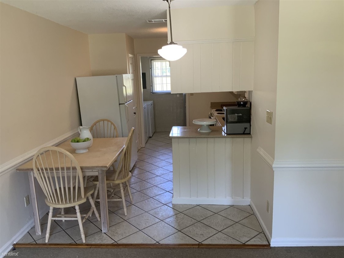 Primary Photo - 2 br, 1 bath Duplex - Love’s Rentals