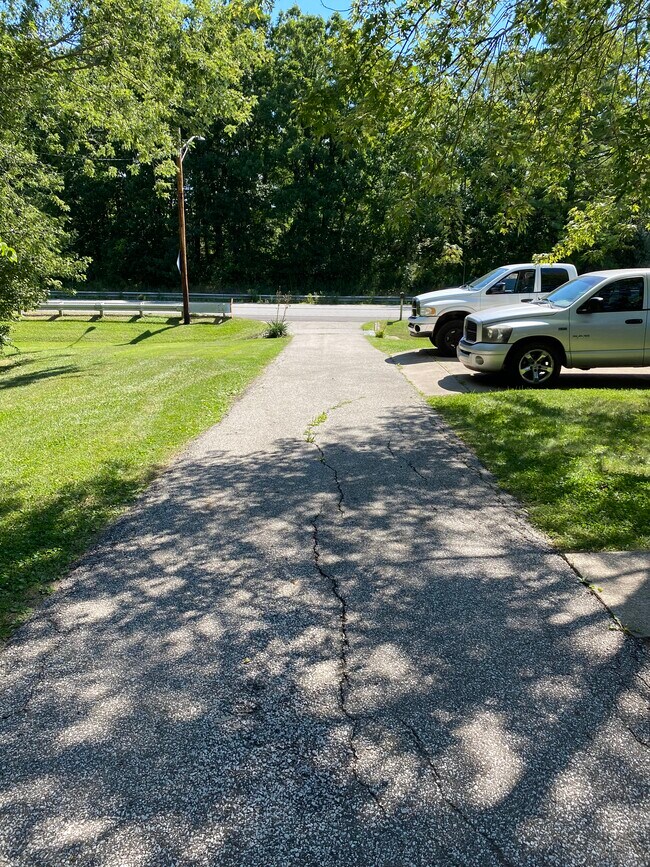 Foto del edificio - 718 N State Rd 149