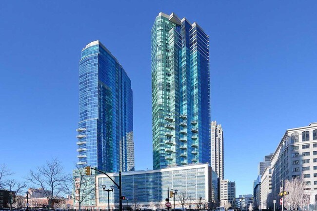 Building Photo - 77 HUDSON St