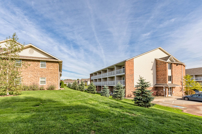 Building Exterior - Laurel Springs Apartments