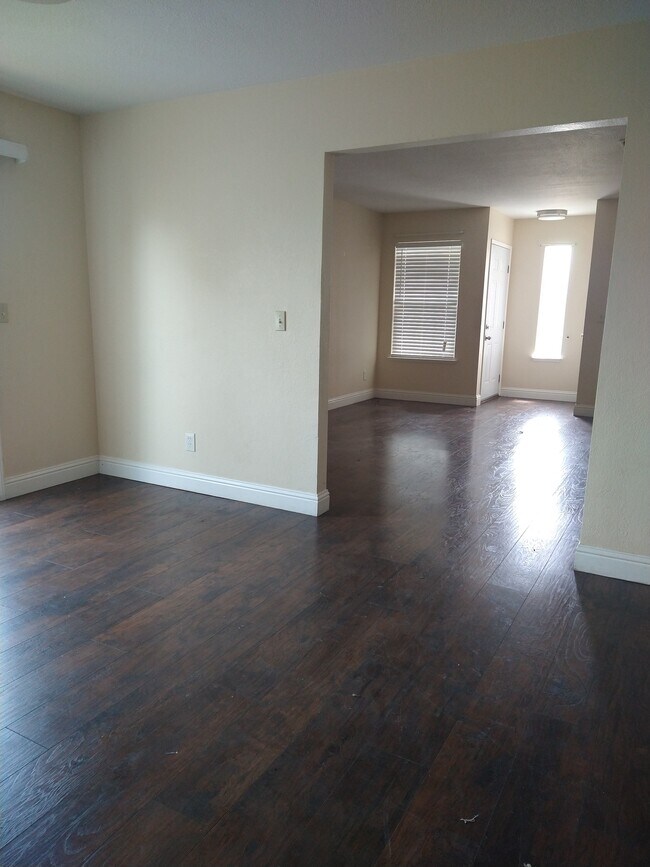 Building Photo - 180 Prairie Cir