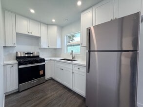 Building Photo - 945 S H St