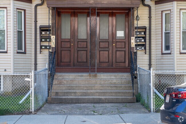 24-26 Lincoln Street se encuentra en Somerville, MA. - 24-26 Lincoln St
