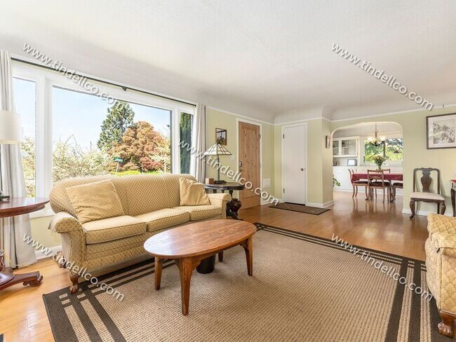 Foto del edificio - Palatial 3 Bedroom 2 Bathroom Home! PLUS 2...