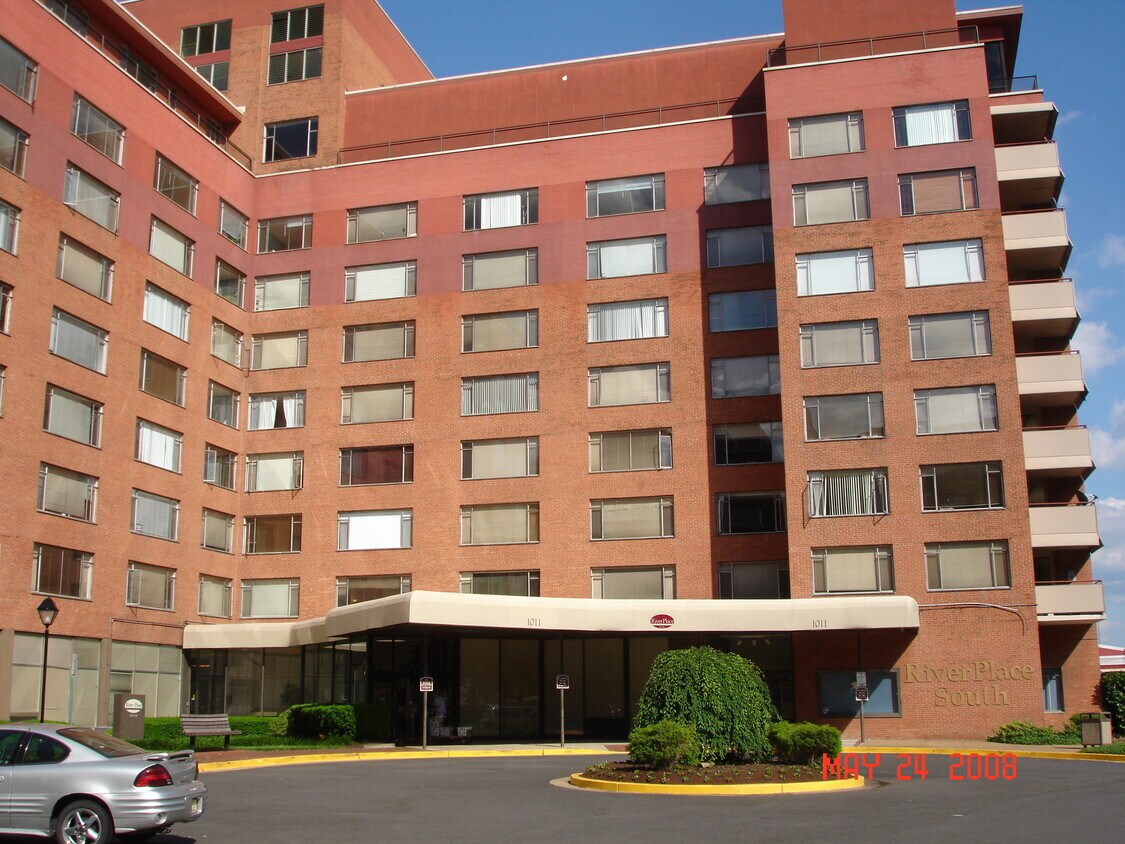 Foto del edificio - 1011 Arlington Blvd