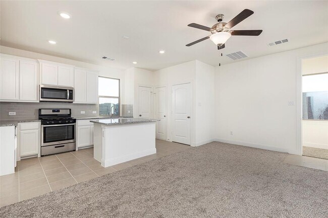 Building Photo - 1720 Silver Marten Trail