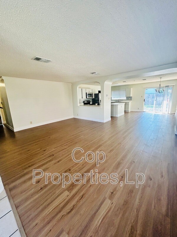 Foto del edificio - 7138 Valewood View