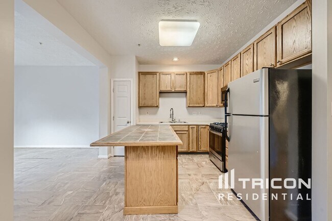 Foto del edificio - 8384 Frostwood Dr