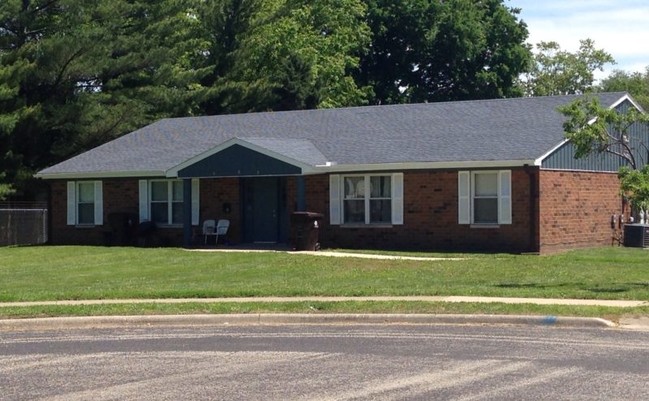 Building Photo - 100-130 N McReynolds Ct