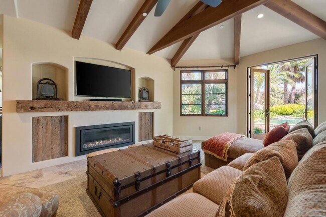 Building Photo - 7187 Via De Maya