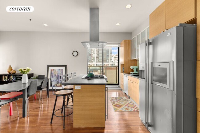 Foto del edificio - 552 W 43rd St