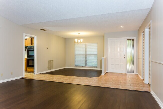 Building Photo - 21074 Shady Vista Ln