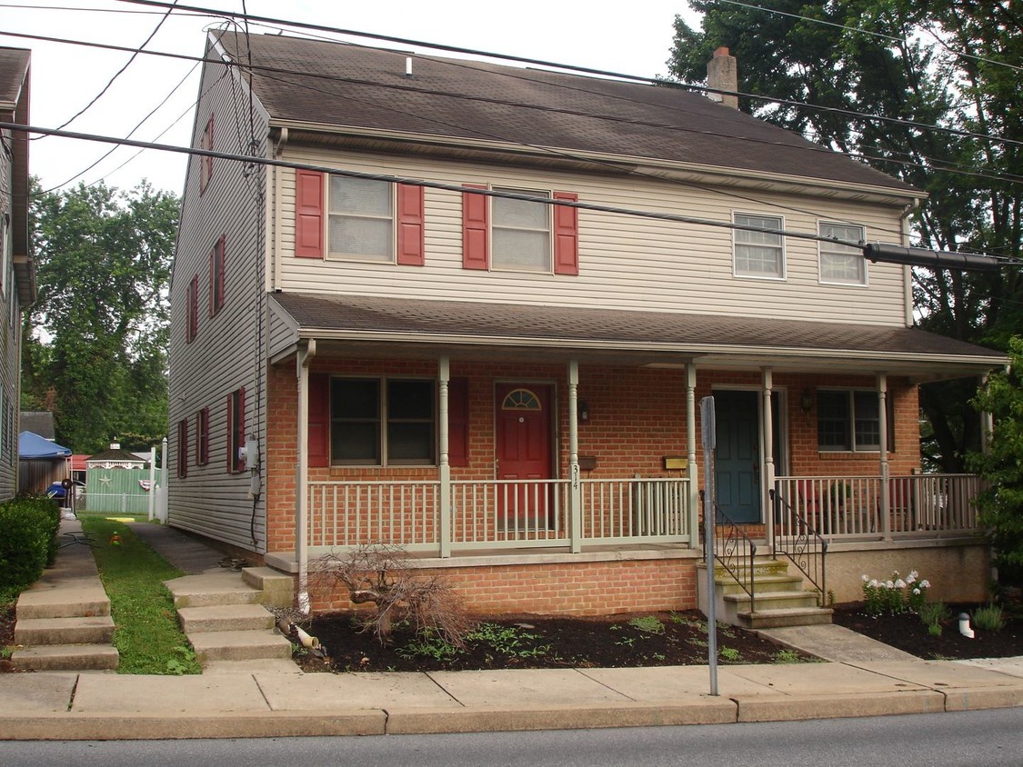 Primary Photo - 4 br, 1.5 bath House - 314 N. WATER STREET