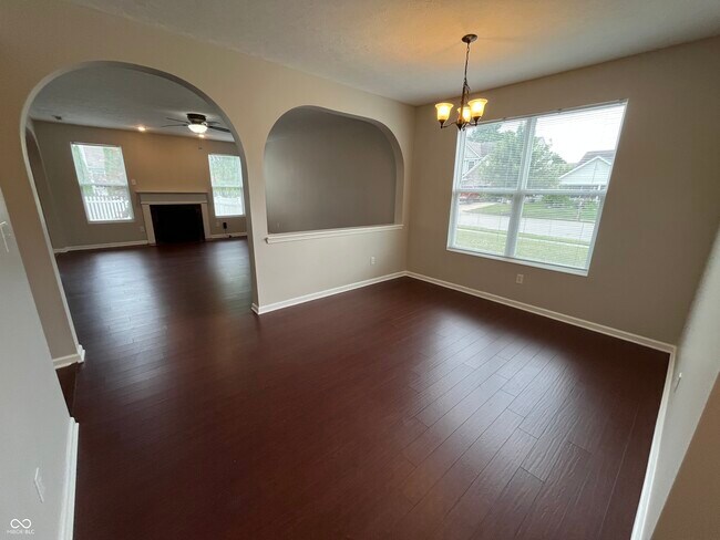 Foto del edificio - 15156 High Timber Ln