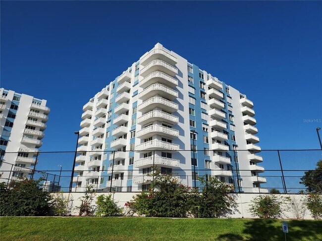 Foto del edificio - 935 N Halifax Ave