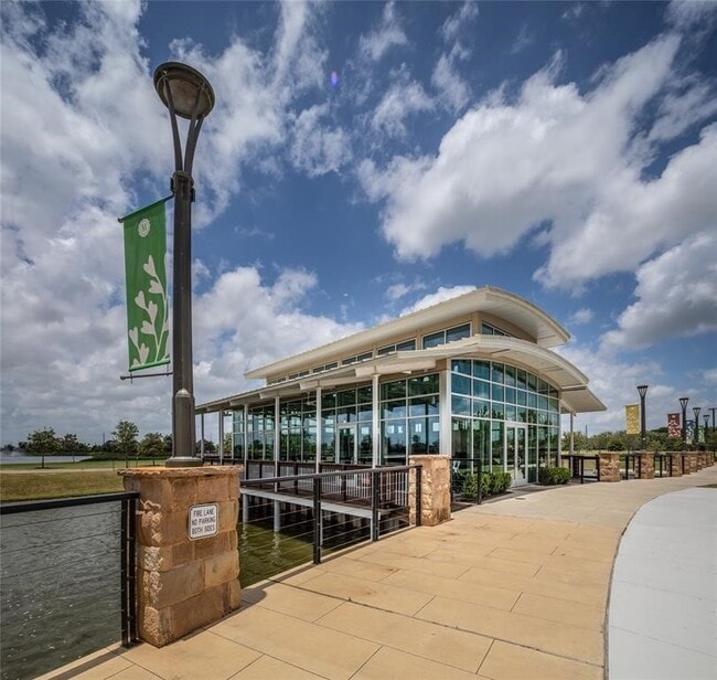 Building Photo - 5043 Morrison Dr